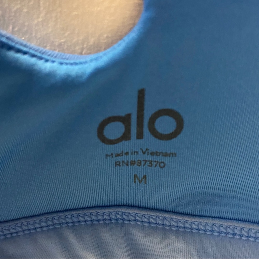 ALO Yoga Blue Cutout Sports Bra - Picture 5 of 6